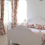 Hotel The White