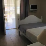 Hotel The White