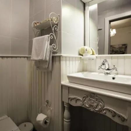 The White Hotel 2*