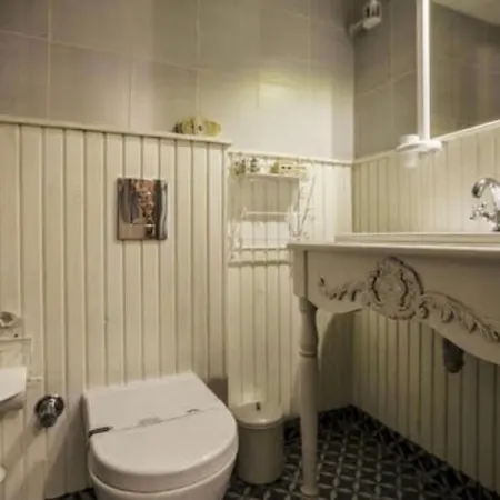 The White Hotel 2*