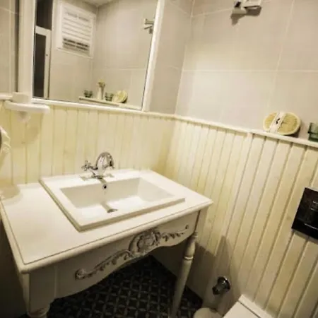 The White 2* Alacati