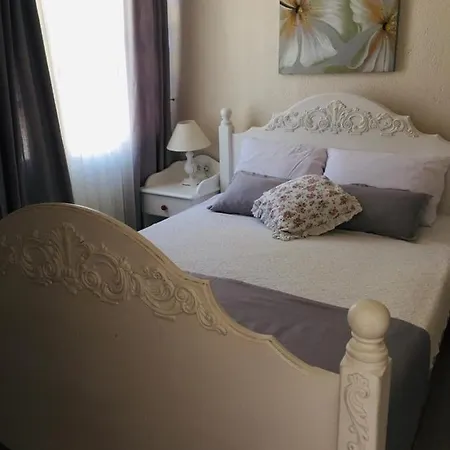 The White Отель 2*