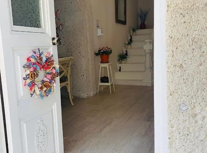 The White Αλακάτι