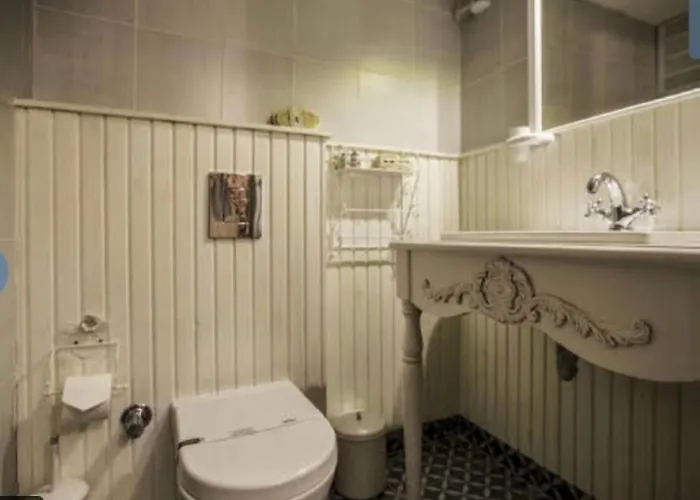 The White Ξενοδοχείο 2*