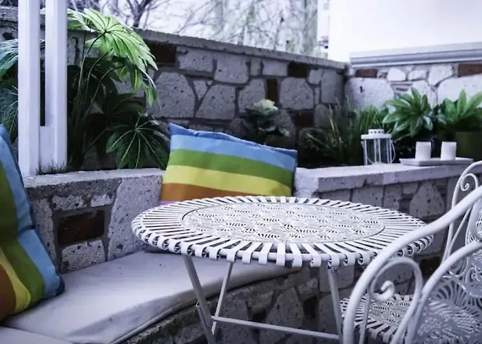 Ξενοδοχείο The White 2*