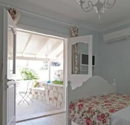 Otel The White 2*